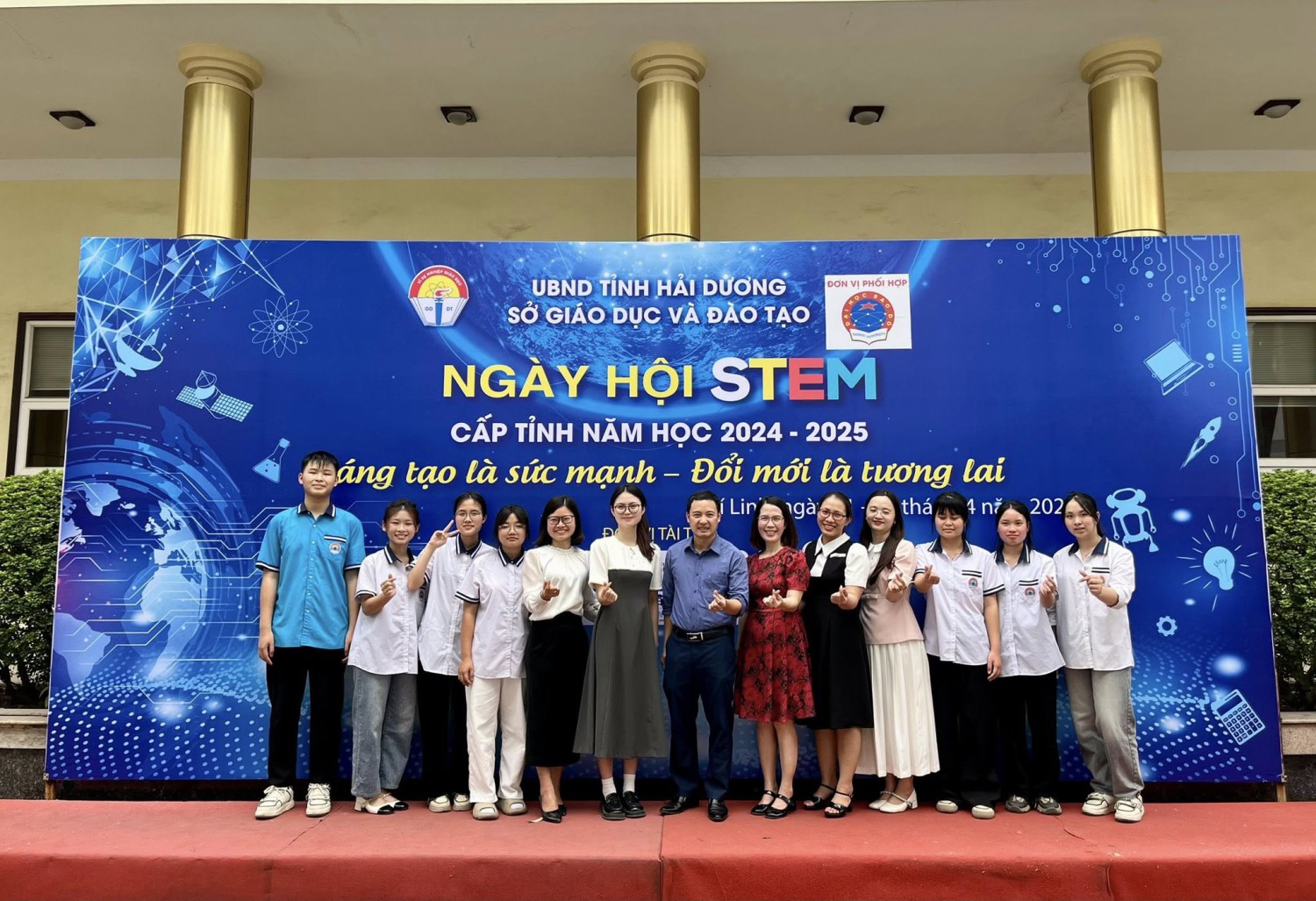 CHÚC MỪNG THÀNH TÍCH CỦA TRƯỜNG THPT NGUYỄN THỊ DUỆ TẠI NGÀY HỘI STEM TỈNH HẢI DƯƠNG NĂM HỌC 2024 - 2025